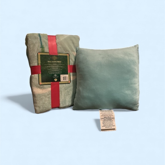 Wicked Green Throw Blanket - Picture 2 of 2